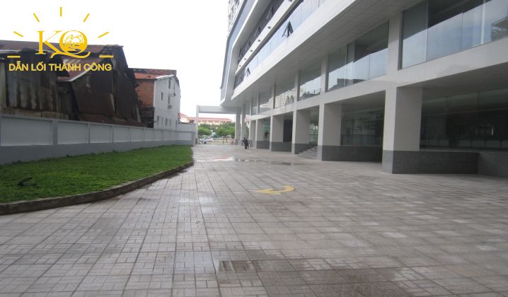 Cho thuê văn phòng quận 1 Samco Building khuôn viên phía trước | Địa Ốc Kim Quang Phía trước Samco Building