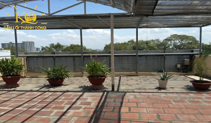 Cho thuê văn phòng quận 1 Sky View building sân thượng | Địa Ốc Kim Quang Hướng view từ Sky View building ra sân thượng