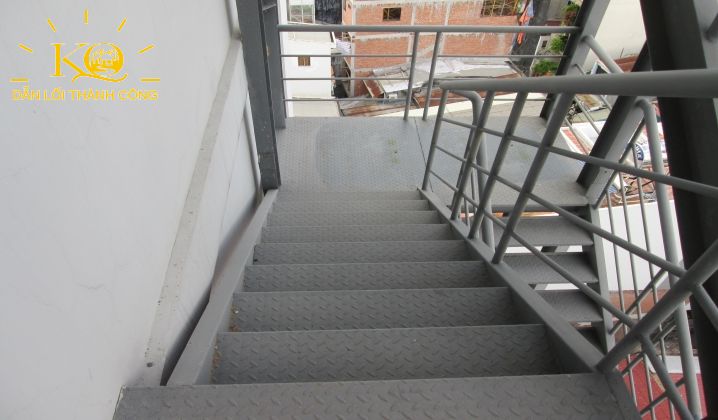 Cho thuê văn phòng quận 1 Viễn Đông building thang thoát hiểm | Địa Ốc Kim Quang Lối thoát hiểm an toàn
