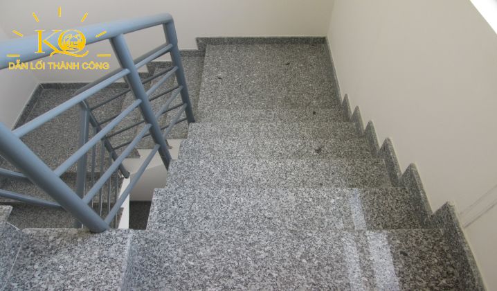 Cho thuê văn phòng quận 1 Viễn Đông building lối thang bộ | Địa Ốc Kim Quang Lối thang bộ bên trong