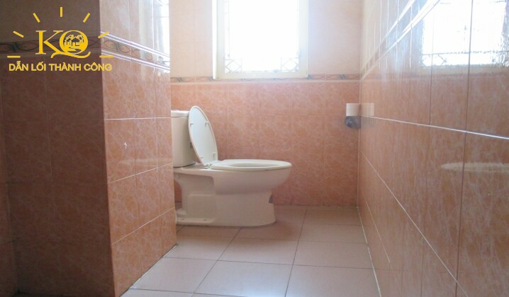 Toilet bên trong tại Bạch Mã Office Center