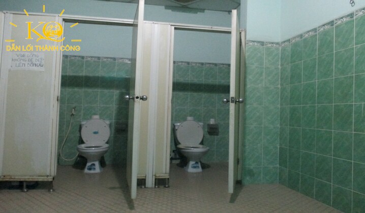 Địa ốc Kim Quang | Cho thuê văn phòng quận 10 Duy Tân Plaza khu vực vệ sinh Toilet bên trong Duy Tân Plaza