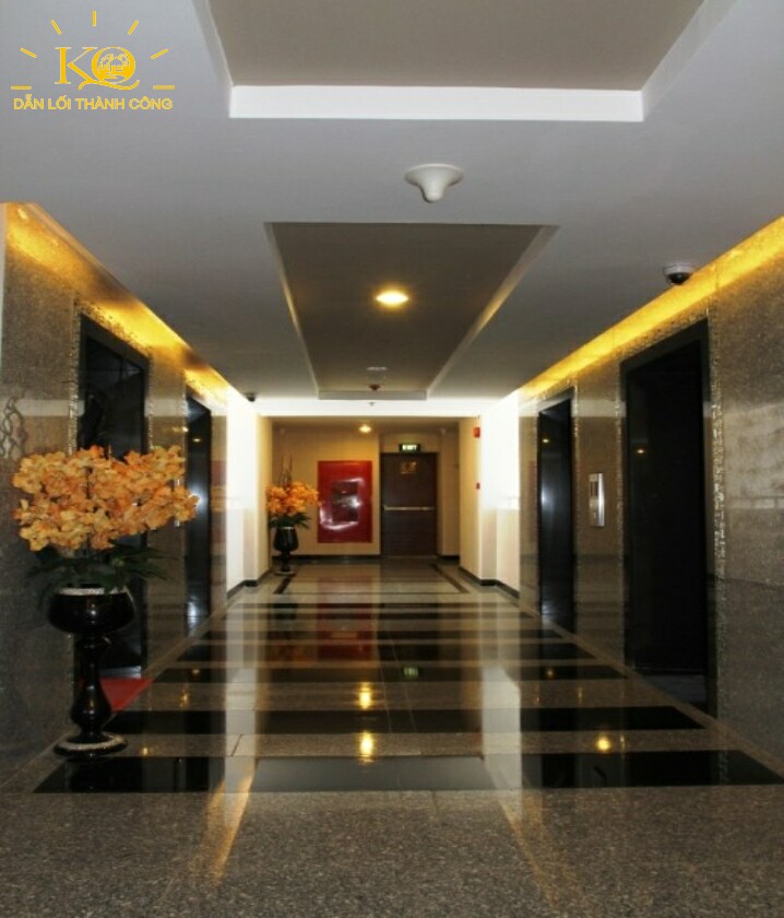 Địa ốc Kim Quang | Hình chụp hệ thống thang máy bên trong tòa nhà cho thuê văn phòng quận 7 Dragon Hill Hệ thống thang máy tại tòa nhà Dragon Hill