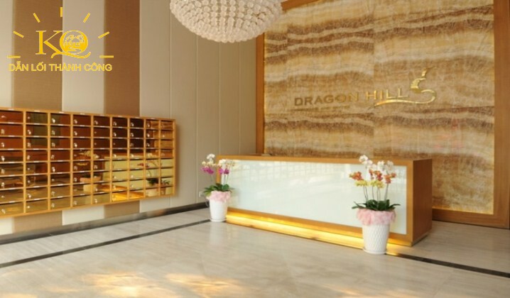 Địa ốc Kim Quang | Hình chụp khu vực tiếp tân tòa nhà cho thuê văn phòng quận 7 Dragon Hill Quầy lễ tân tại tòa nhà Dragon Hill