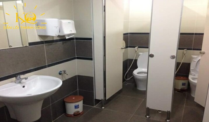 Địa ốc Kim Quang | Cho thuê văn phòng quận Bình Thạnh HB Tower toilet Toilet bên trong HB Tower