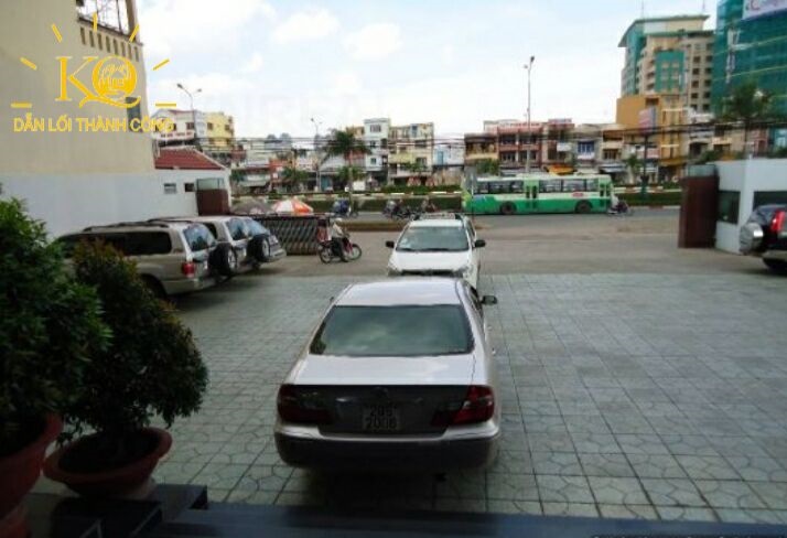 Cho thuê văn phòng quận Bình Thạnh Phước Thành Building khuôn viên phía trước tòa nhà | Địa Ốc Kim Quang Phía trước tòa nhà Phước Thành Building