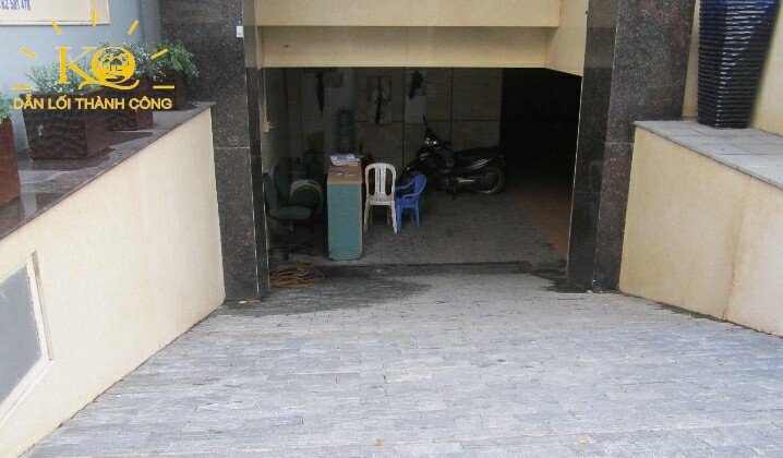 Địa ốc Kim Quang | Cho thuê văn phòng quận Bình Thạnh SGCL building lối xuống hầm gửi xe Lối xuống hầm gửi xe tại SGCL Building