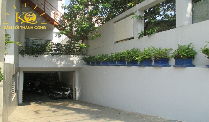 Địa ốc Kim Quang | Cho thuê văn phòng quận Bình Thạnh V building lối xuống hầm gửi xe Lối xuống hầm gửi xe tại V Building