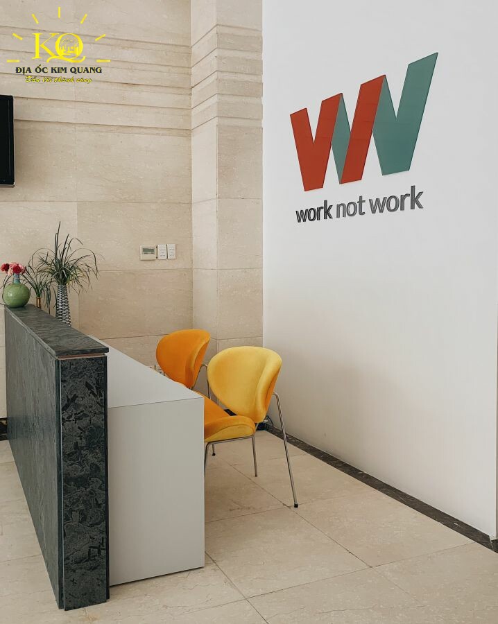 Quầy lễ tân cho thuê văn phòng trọn gói WNW Building