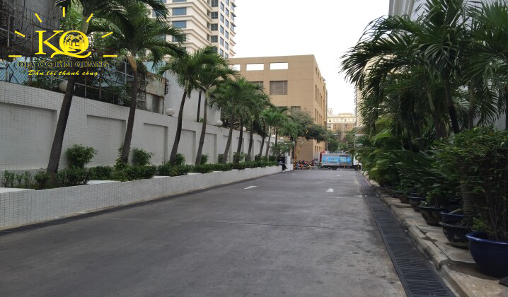 Cho thuê văn phòng hạng A Saigon Trade Center bên hông tòa nhà | Địa Ốc Kim Quang Khuôn viên tòa nhà hạng a Saigon Trade Center