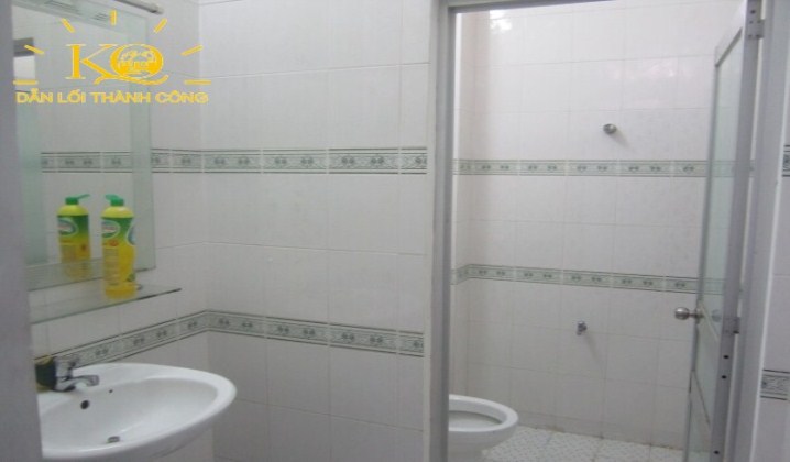 Địa ốc Kim Quang | Cho thuê văn phòng quận 4 Tòa nhà văn phòng Hoàng Diệu khu vực vệ sinh phong-cho-thue-toa-nha-van-phong-hoang-dieu-khu-vuc-ve-sinh