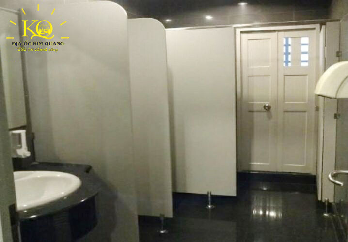 Địa ốc Kim Quang | Hệ thống toilet nam nữ riêng biệt bên trong tòa nhà văn phòng cho thuê quận 3 Bitexco Nam Long Building Toilet tại Bitexco Nam Long Building