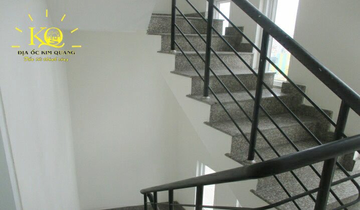 Địa ốc Kim Quang | Hình chụp lối thang bộ bên trong toà nhà văn phòng cho thuê quận 3 Golden Sea Building Thang bộ tại Golden Sea Building