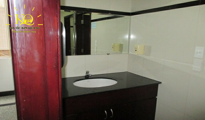 Cho thuê văn phòng quận 1 Lant building toilet Toilet bên trong Lant building