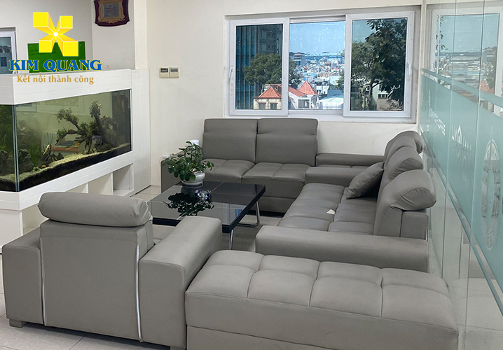 Khu vực chờ của khách tại tầng trệt tòa nhà Hà Phan Building Khu vực chờ của khách tại tầng trệt tòa nhà Hà Phan Building