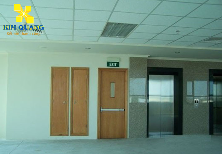 Mỗi tầng của Empire Tower đều có hệ thống điện và lối thoát hiểm an toàn Mỗi tầng của Empire Tower đều có hệ thống điện và lối thoát hiểm an toàn