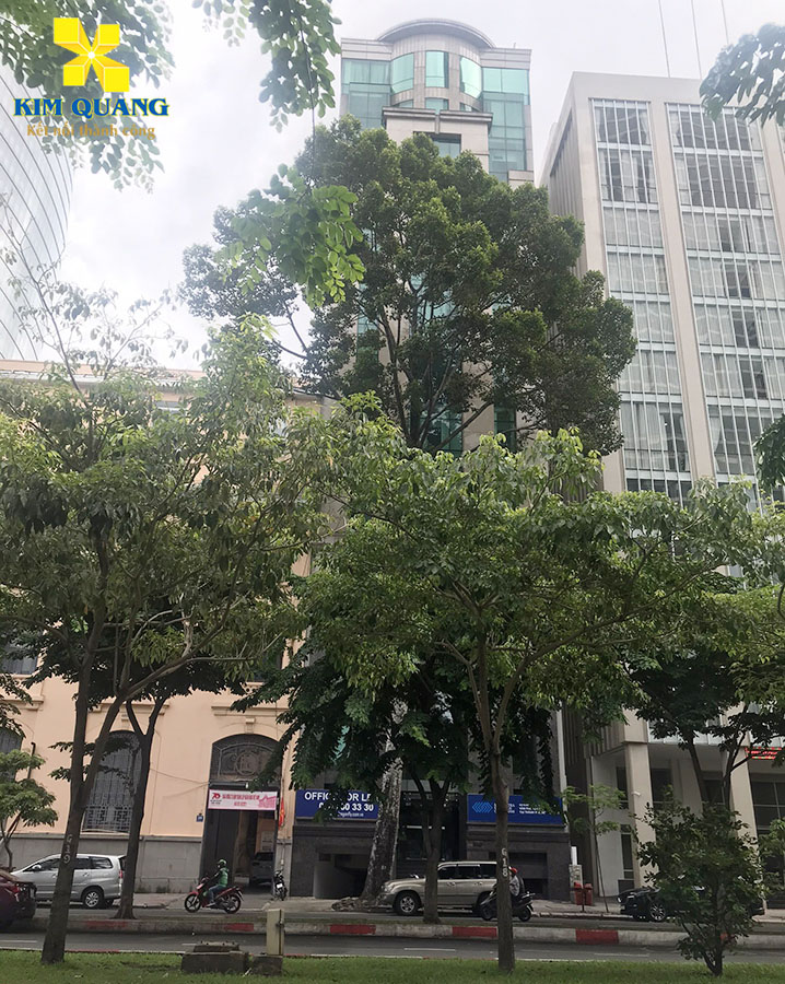 Tổng quan bên ngoài tòa nhà Empire Tower Tổng quan bên ngoài tòa nhà Empire Tower