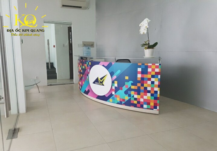Địa ốc Kim Quang | Quầy lễ tân bên trong tòa nhà cho thuê văn phòng quận 3 NKKN House Quầy lễ tân tại NKKN House