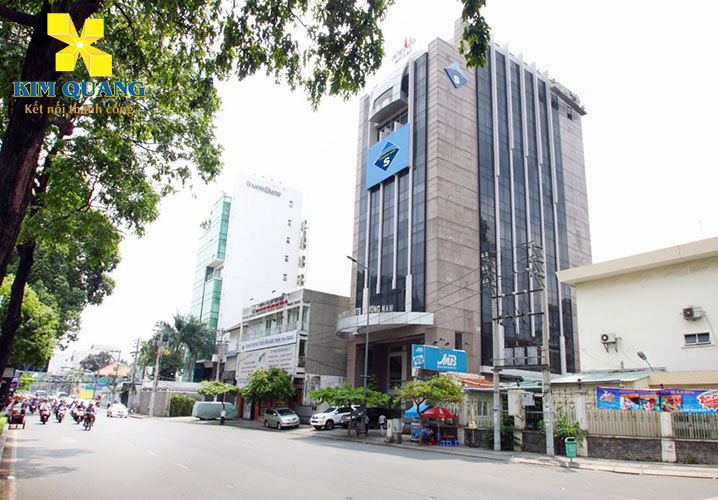 Con đường phía trước tòa nhà Phương Nam Building Con đường phía trước tòa nhà Phương Nam Building