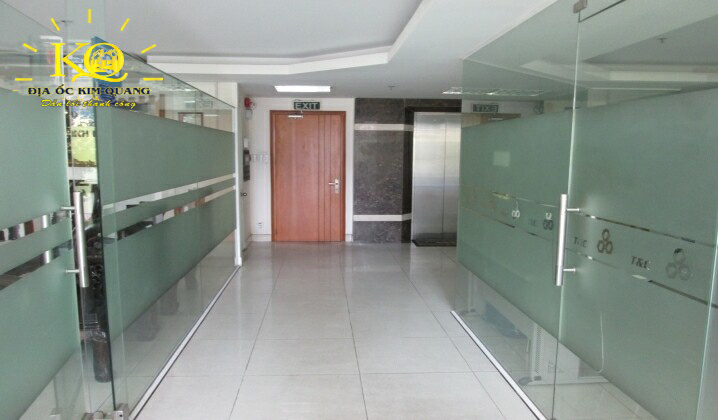 Địa ốc Kim Quang | Hình chụp hành lang chung bên trong tòa nhà cho thuê văn phòng quận 3 T&C Holding Hành lang bên trong T&C Holding