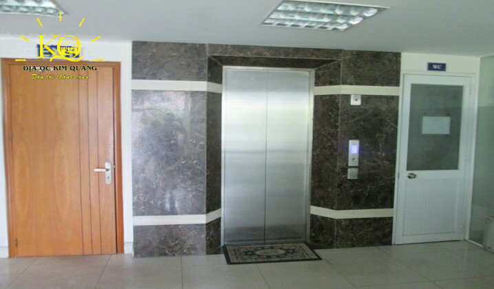 Địa ốc Kim Quang | Hình chụp thang máy của văn phòng cho thuê quận 3 T&C Holding Thang máy tại T&C Holding