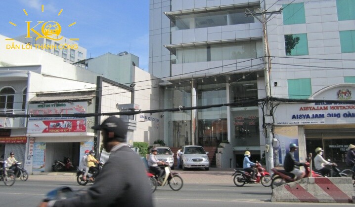Địa ốc Kim Quang | Hình chụp phía trước tòa nhà cho thuê văn phòng quận Phú Nhuận H&H building Phía trước H&H building