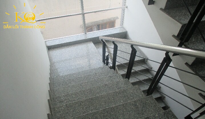 Địa ốc Kim Quang | Hình chụp lối thang bộ bên trong tòa nhà cho thuê văn phòng quận Phú Nhuận H&H building Lối thang bộ H&H building