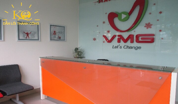 Địa ốc Kim Quang | Hình chụp quầy lễ tân tòa nhà cho thuê văn phòng quận Phú Nhuận VMG building Quầy lễ tân tại VMG building