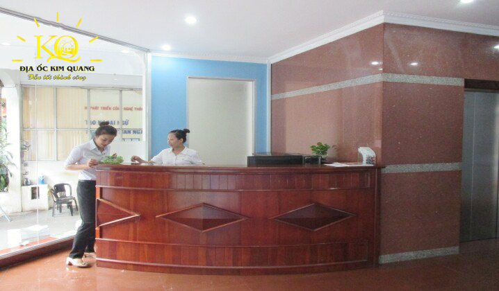 Địa ốc Kim Quang | Hình chụp quầy lễ tân bên trong tòa nhà cho thuê văn phòng quận 3 Võ Văn Tần Office Quầy lễ tân tại Võ Văn Tần Office
