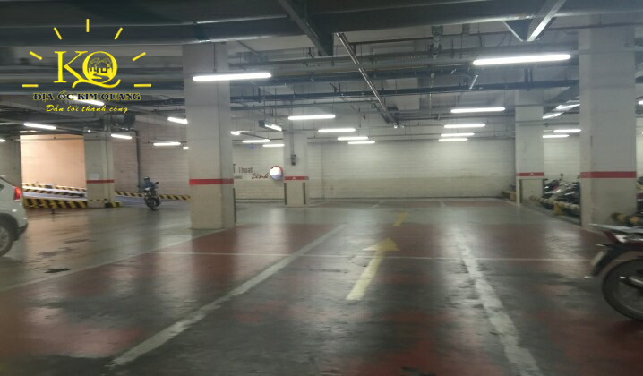Địa ốc Kim Quang | Hình chụp hầm giữ xe của văn phòng trọn gói Kumho Asiana Plaza rộng, an toàn, an ninh 24/7. Hình chụp hầm gửi xe tại Kumho Asiana Plaza