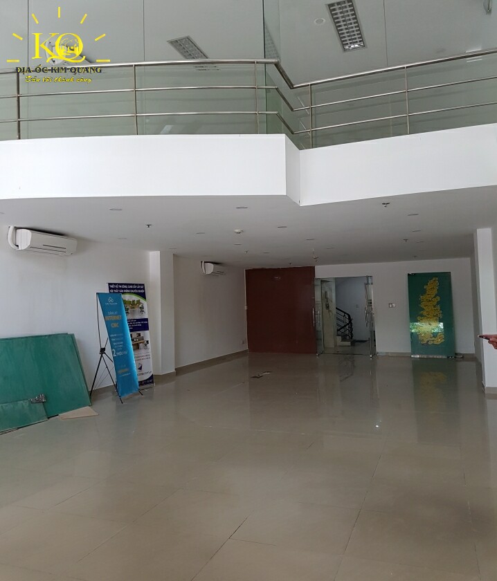 Phía trước tầng trệt và tầng lửng