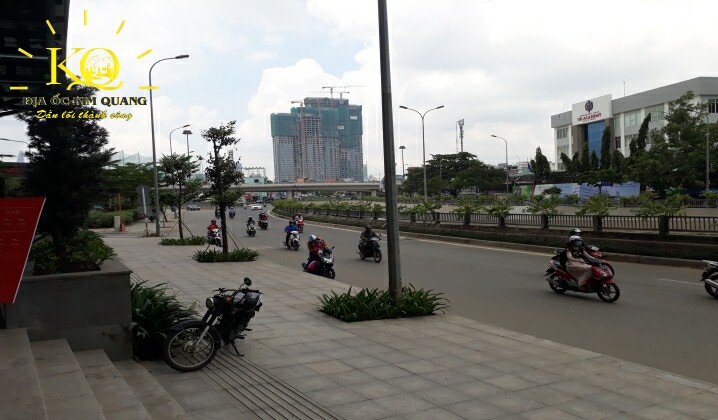 Giao thông phía trước tòa nhà Saigon Pearl Gia Kỳ