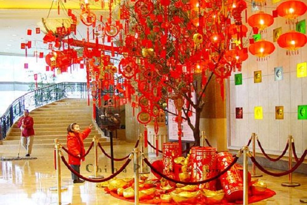 Treo bùa may mắn Trang-tri-dip-tet