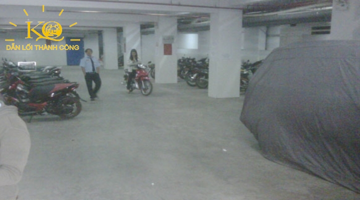 Hầm giữ xe vói diện tích 400m2 cho xe máy.
