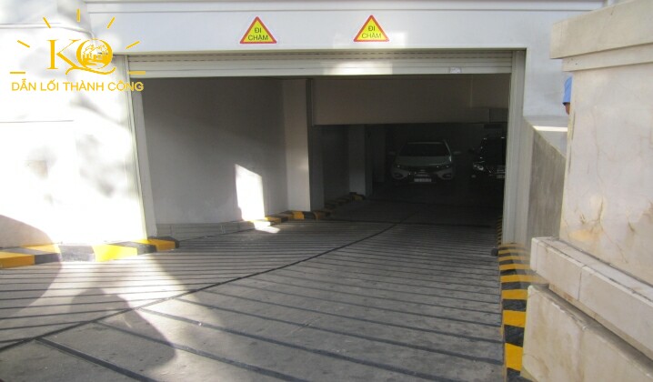 Lối xuống hầm giữ xe