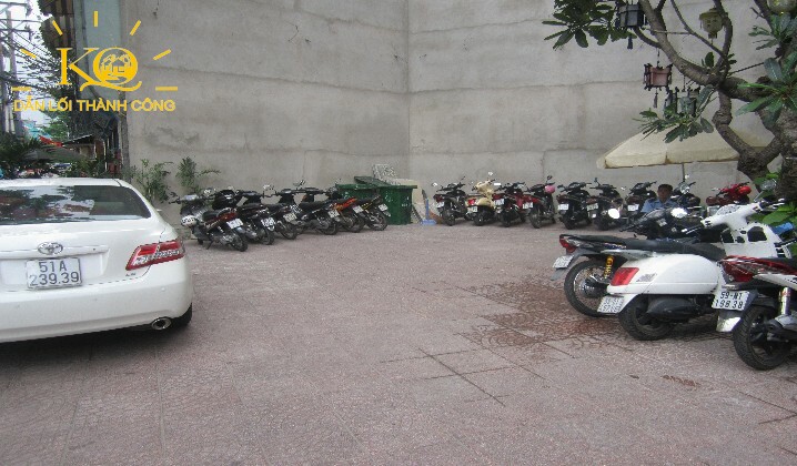 khuôn viên tòa nhà