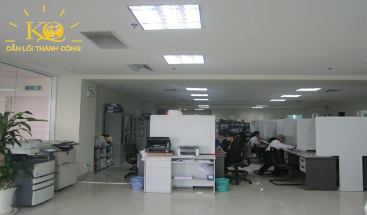 một văn phòng làm việc bên trong tại PnCo building