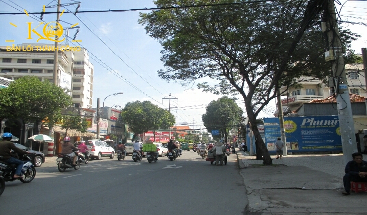 Hình chụp con đường phía trước Hình chụp con đường phía trước