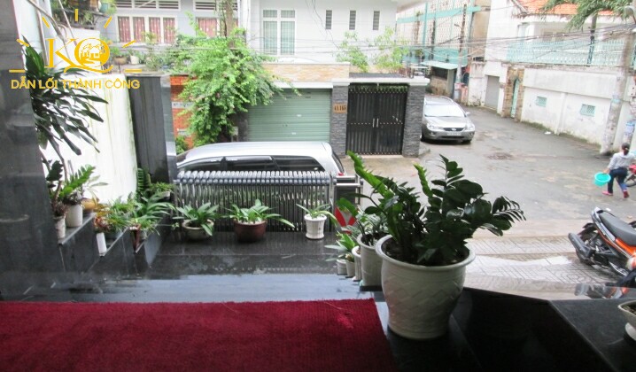 Hình chụp khuôn viên phía trước