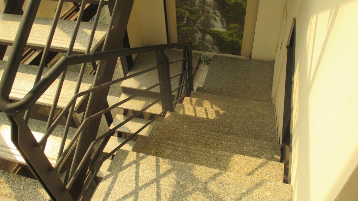 Hình chụp lối thang bộ