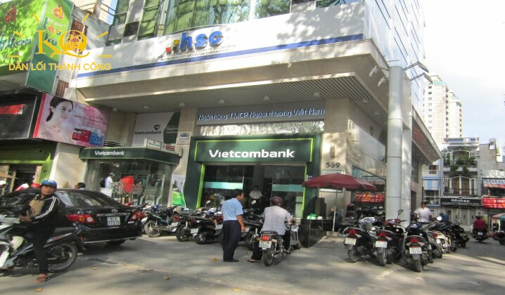 Hình chụp phía trước toà nhà