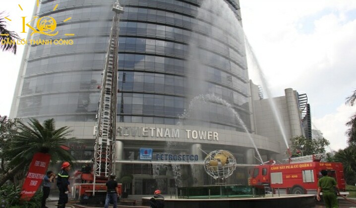 Hình chụp phía trước Petrovietnam Tower