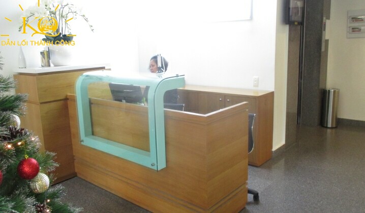 Hình chụp quầy lễ tân