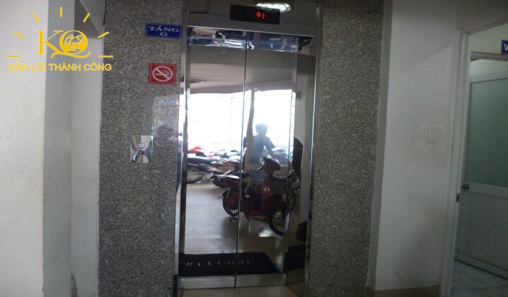 Hình chụp thang máy