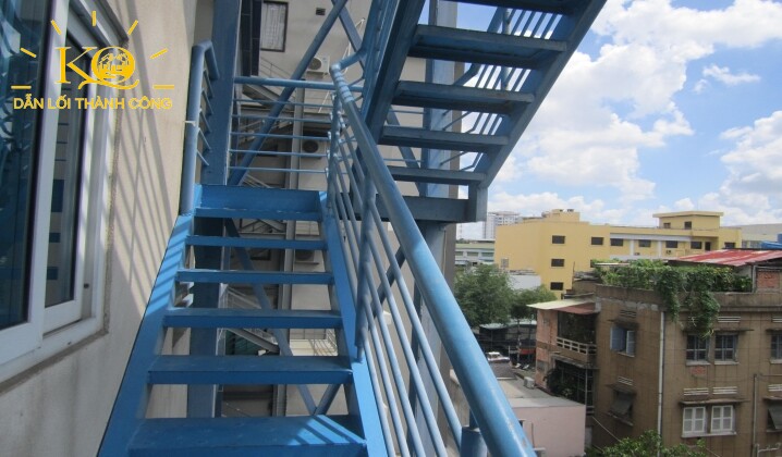 Hình chụp thang thoát hiểm