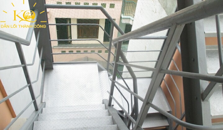 Hình chụp thang thoát hiểm